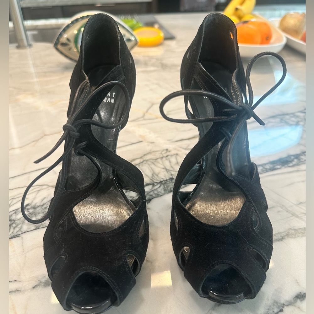 Stuart Weitzman stunning cut out Black Heels Classic Design